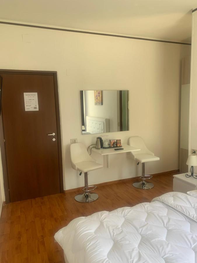 Albergo Al Lago Anfo Bagian luar foto