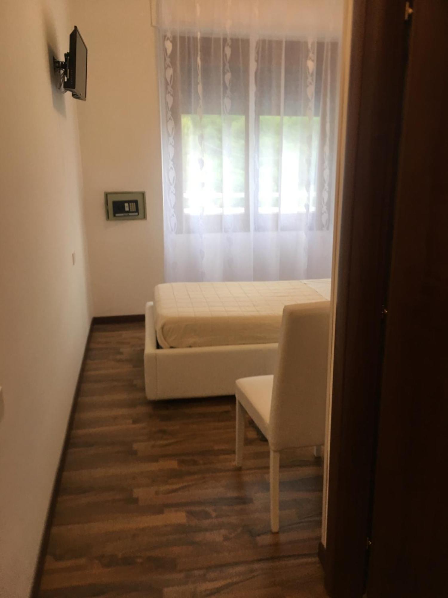 Albergo Al Lago Anfo Bagian luar foto