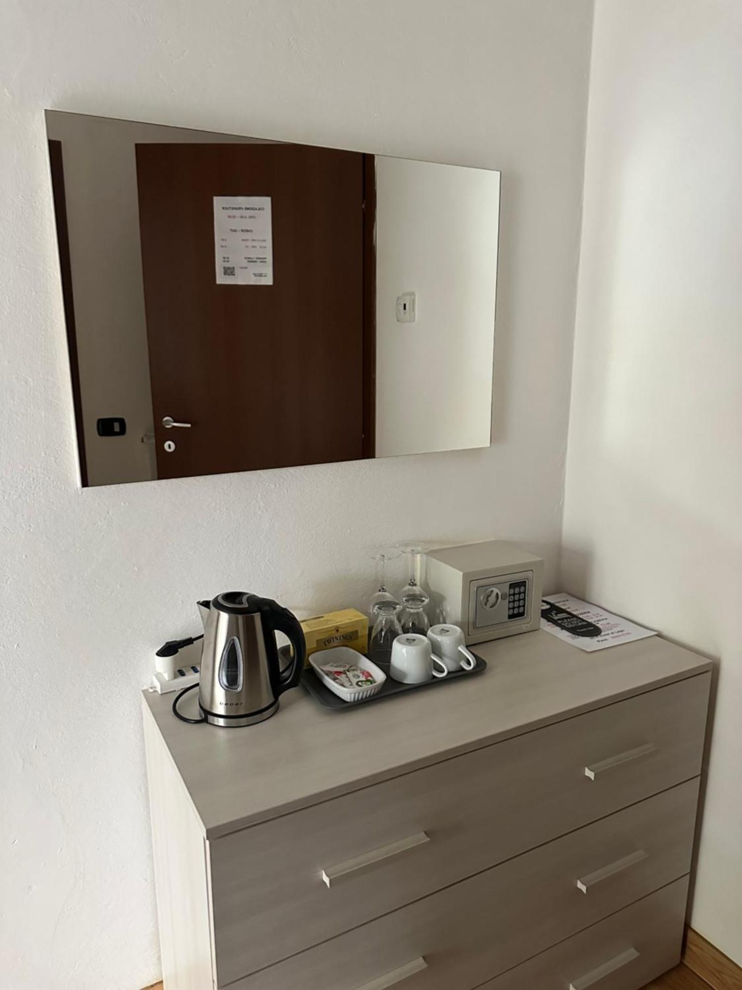 Albergo Al Lago Anfo Bagian luar foto