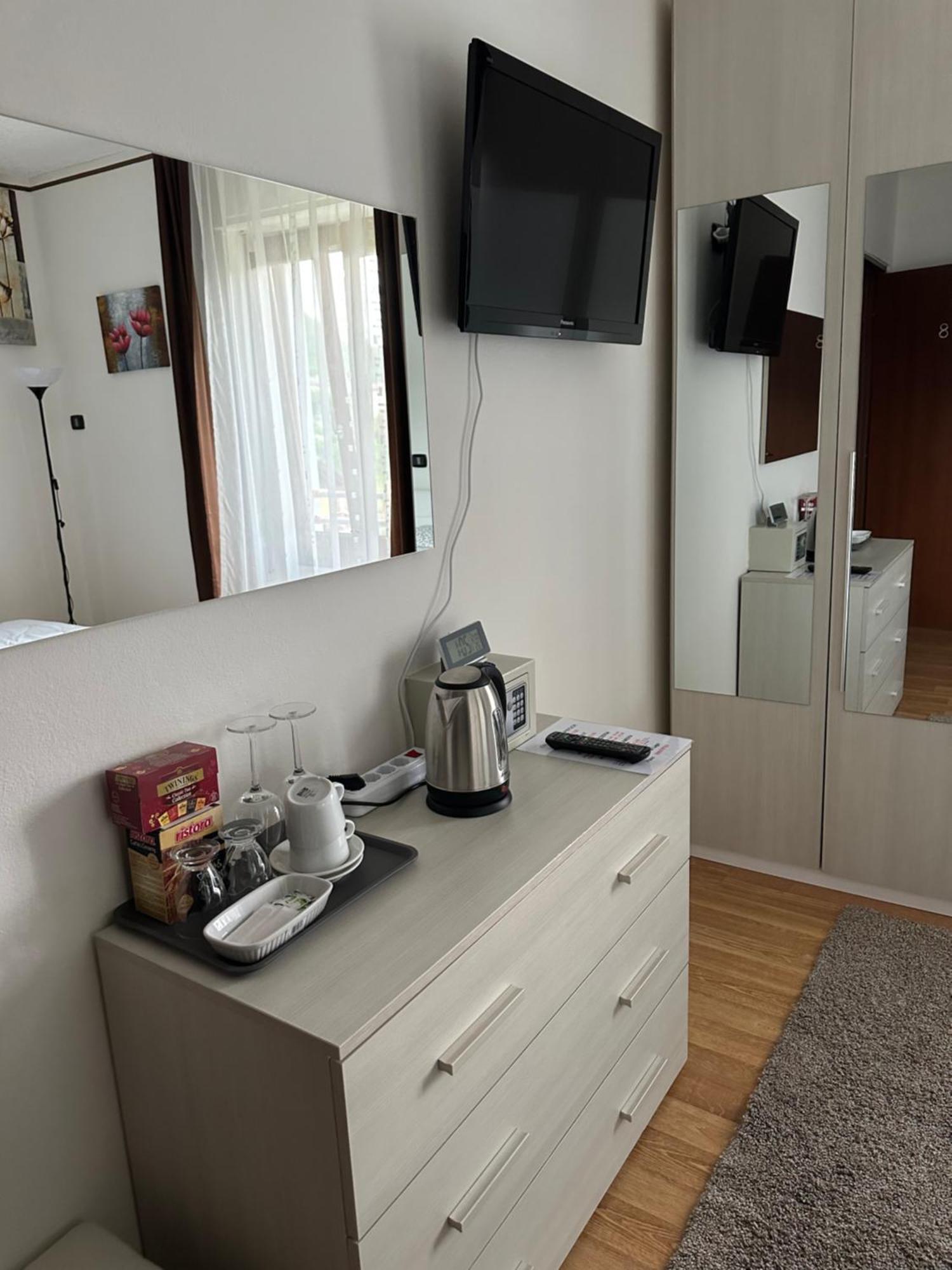 Albergo Al Lago Anfo Bagian luar foto