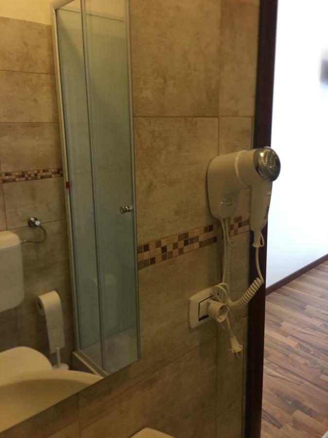 Albergo Al Lago Anfo Bagian luar foto