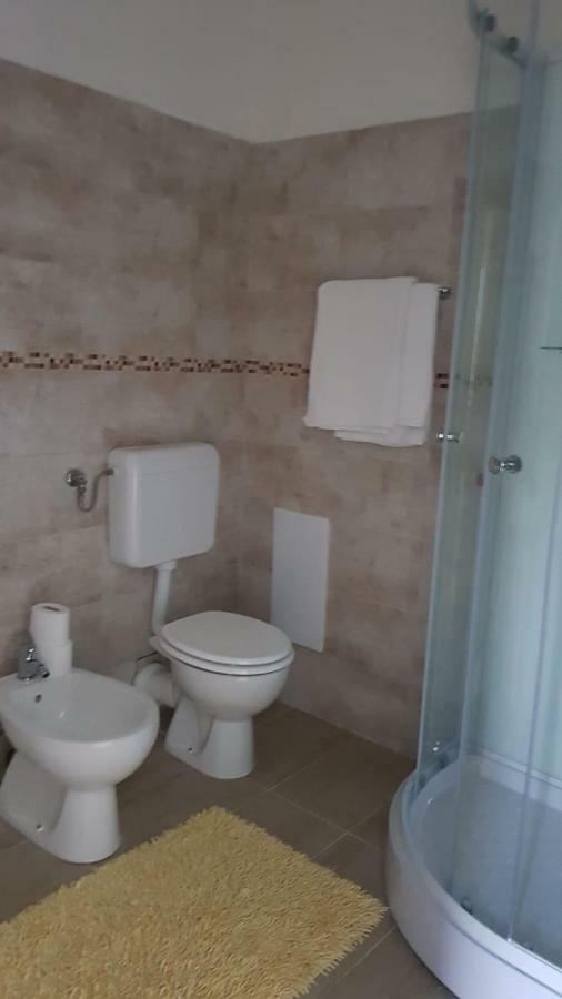 Albergo Al Lago Anfo Bagian luar foto